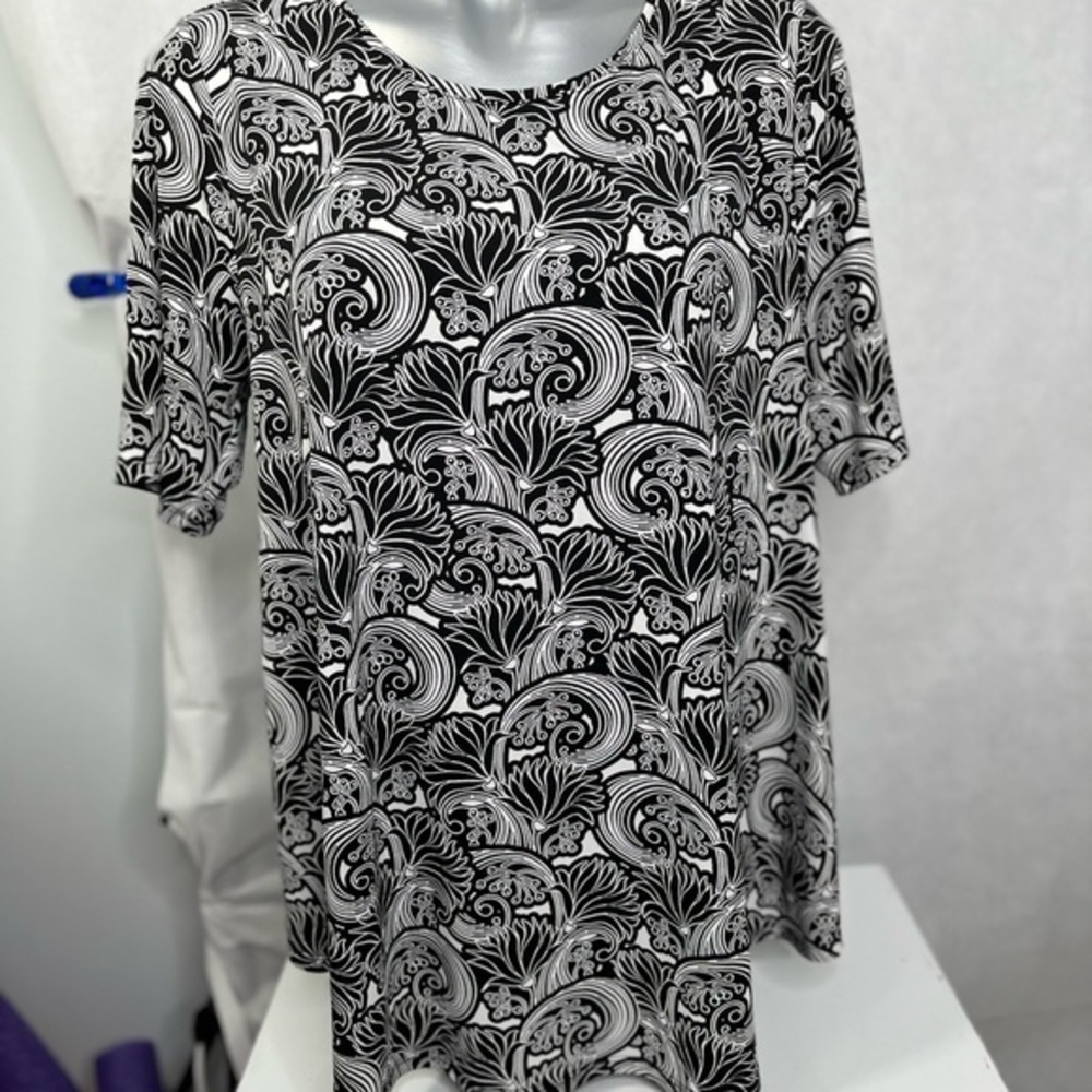 Chico’s black and white tunic, a-lined, washable, size L